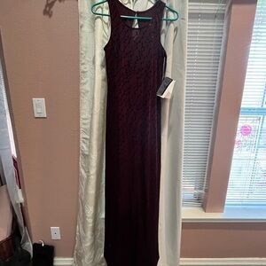 Chic Sleeveless Burgundy Gown